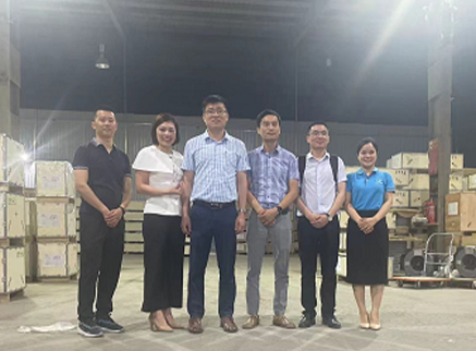 Ghé thăm khách hàng Việt Nam