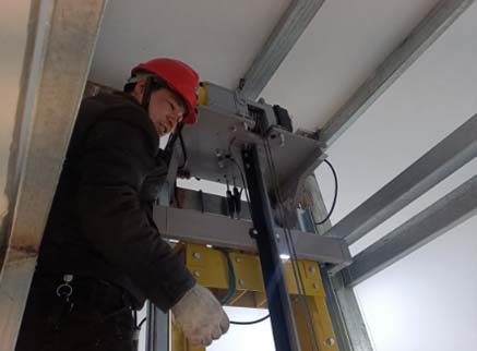 Hoàn thành lắp đặt thang máy cho tòa nhà văn phòng