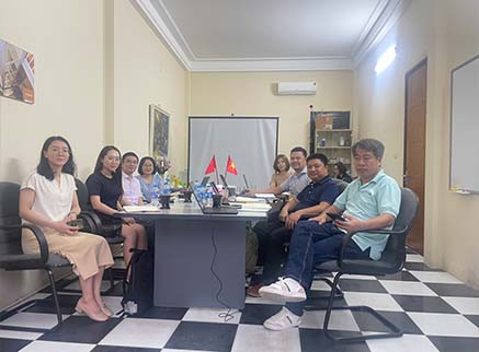 Ghé thăm khách hàng Việt Nam